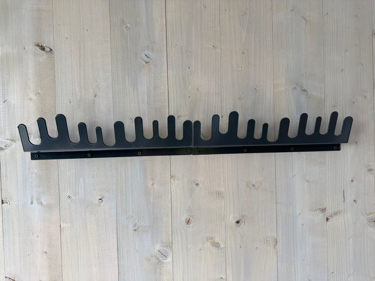 CUIER DE PERETE DIN METAL